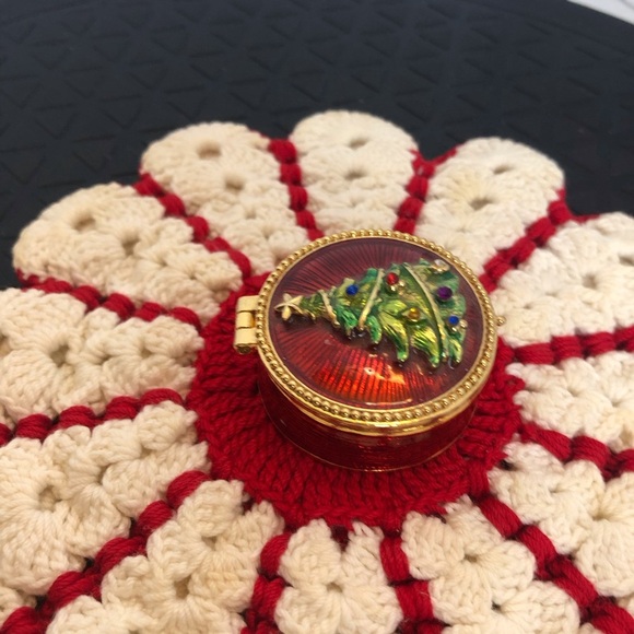 Vintage Christopher Radko Gold Tone and Enamel Christmas Tree Hinged Trinket Box - Picture 3 of 10